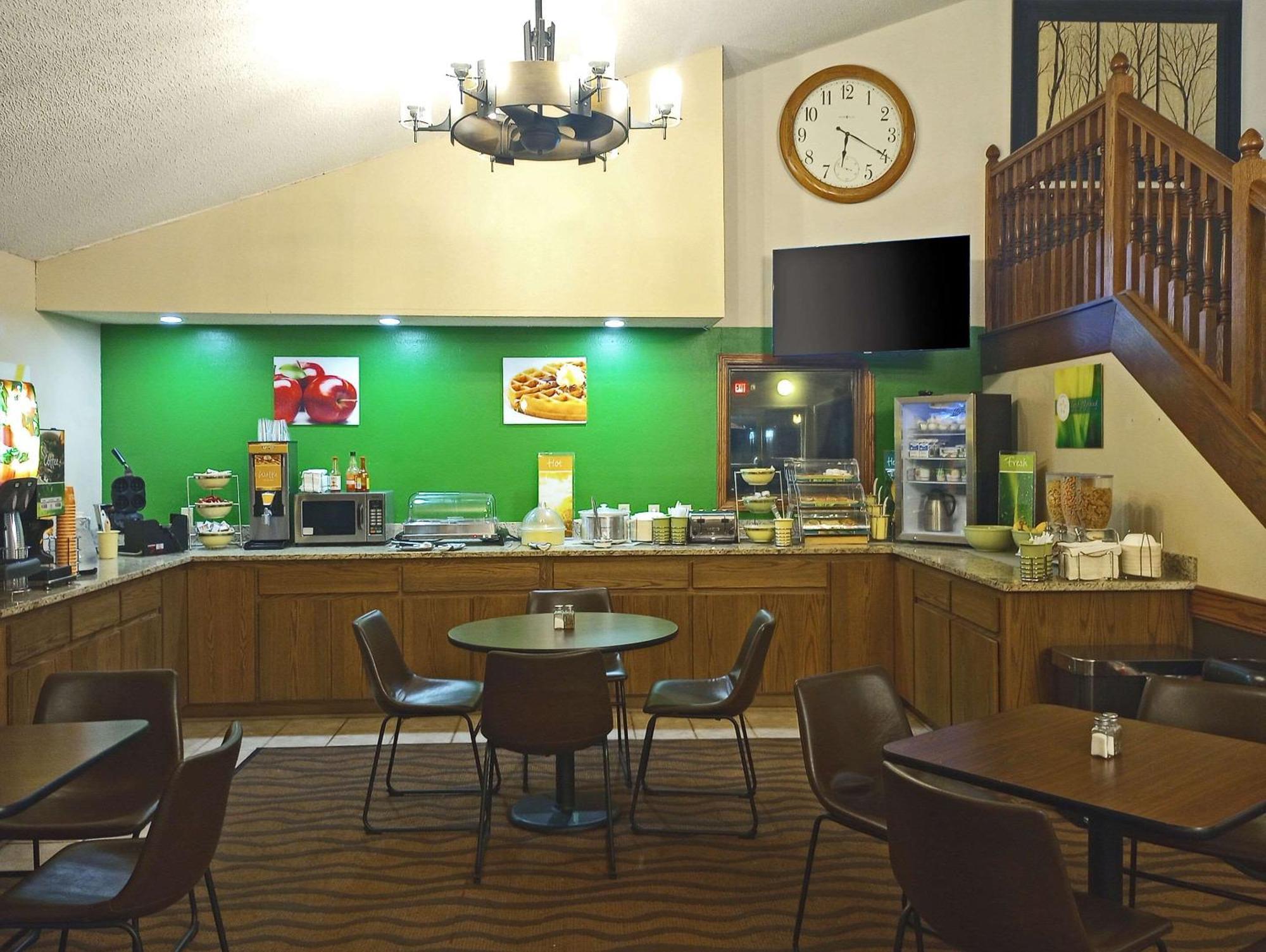 Quality Inn Atchison Екстериор снимка